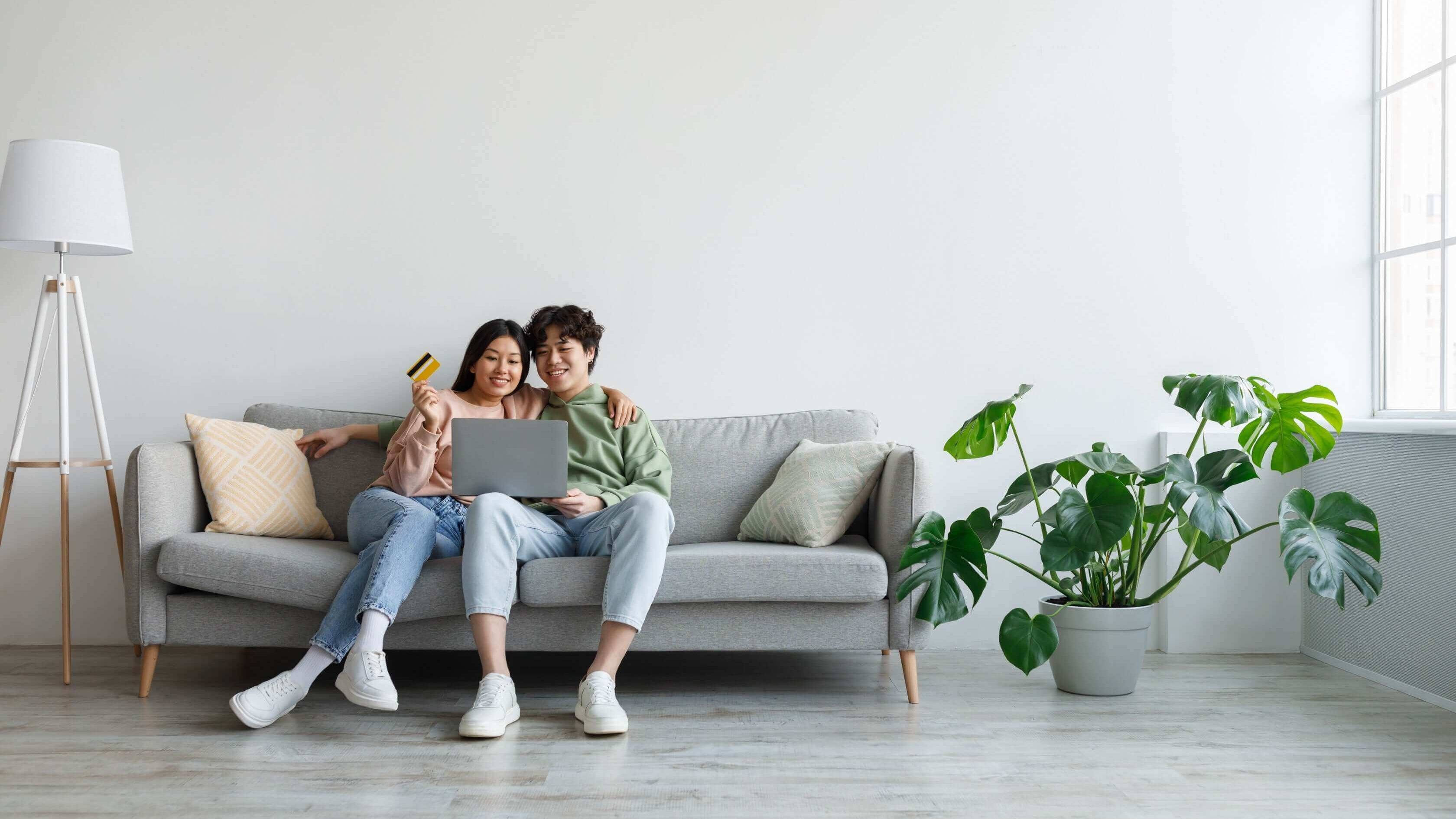 Buy Engagement Rings Online in Japan: A Smarter, Modern Way to Say "Yes"